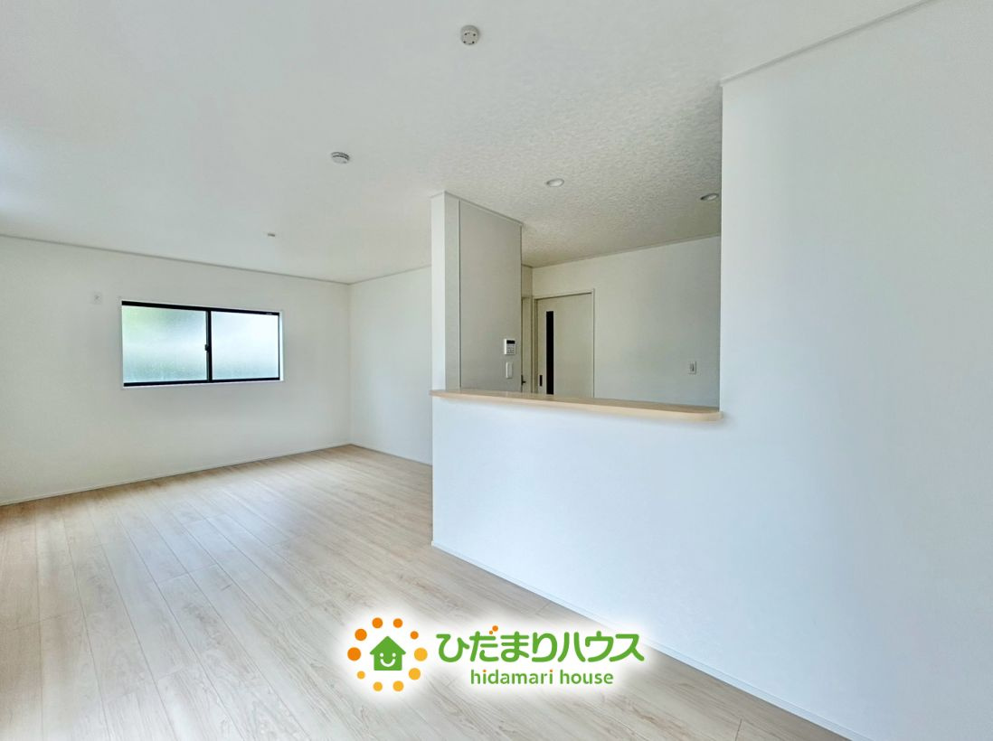 幸手市上高野第9　新築一戸建て　02　クレイドルガーデンの居間・リビング