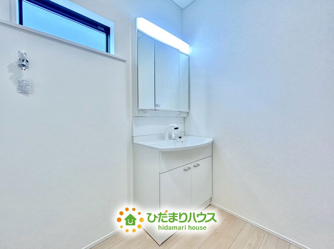 幸手市上高野第9　新築一戸建て　02　クレイドルガーデンの独立洗面台