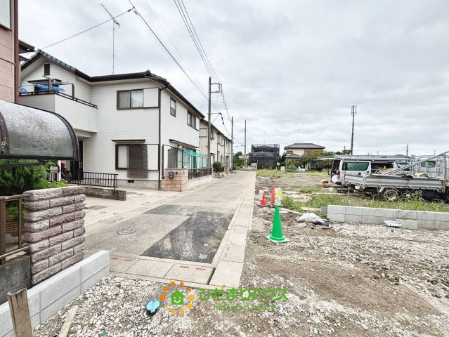 幸手市上高野第9　新築一戸建て　02　クレイドルガーデンの前面道路含む現地写真|2026/09/18　撮影