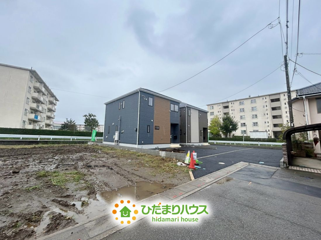 幸手市上高野第9　新築一戸建て　02　クレイドルガーデンの前面道路含む現地写真