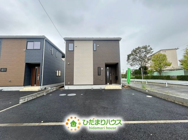 幸手市上高野第9　新築一戸建て　02　クレイドルガーデンの駐車場