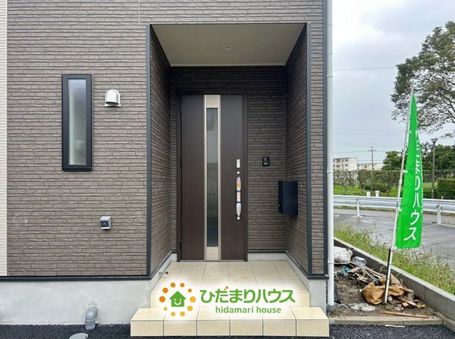 幸手市上高野第9　新築一戸建て　02　クレイドルガーデンの玄関
