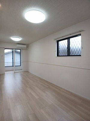 【居間・リビング】 | Ｋｕｒａ・保田窪本町 | こちらの居間で趣味の時間をお楽しみください