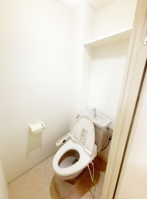 【トイレ】 | 本山ビューハイツ | トイレには快適な温水洗浄便座付き