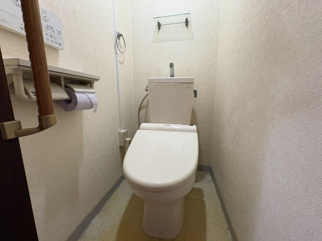 【商談中】サンハイム長岡京　のトイレ|温水洗浄便座付きトイレ