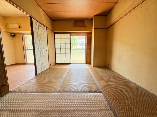 【商談中】サンハイム長岡京　の和室|和室（約6帖）
寝室としてはもちろん、来客時の客間やくつろぎの空間としても活躍します。