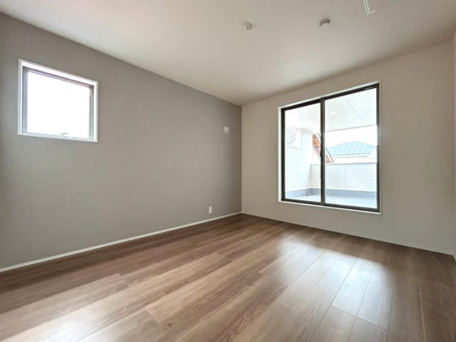 リーブルガーデン　一宮市小信中島第5　全2区画分譲の寝室|すべての居室にはたっぷり収納できる大型のクローゼット、各室に２４時間換気システムを設置しています。
排気ファンから低風量で24時間強制排気し、家の中の空気をいつも新鮮に保ちます。
