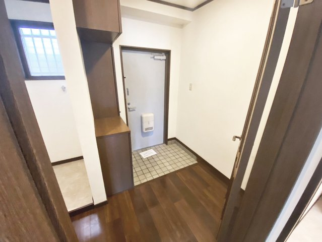 CREA旭町の玄関