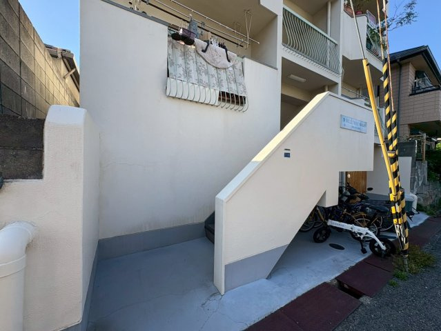 BELLTREE岡本山手のエントランス