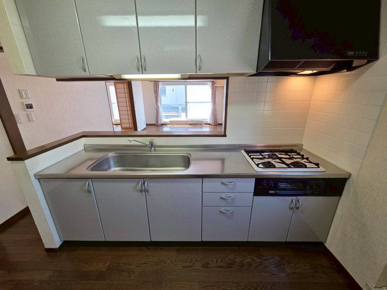 文苑4丁目【二世帯型】中古住宅のキッチン|1階キッチン