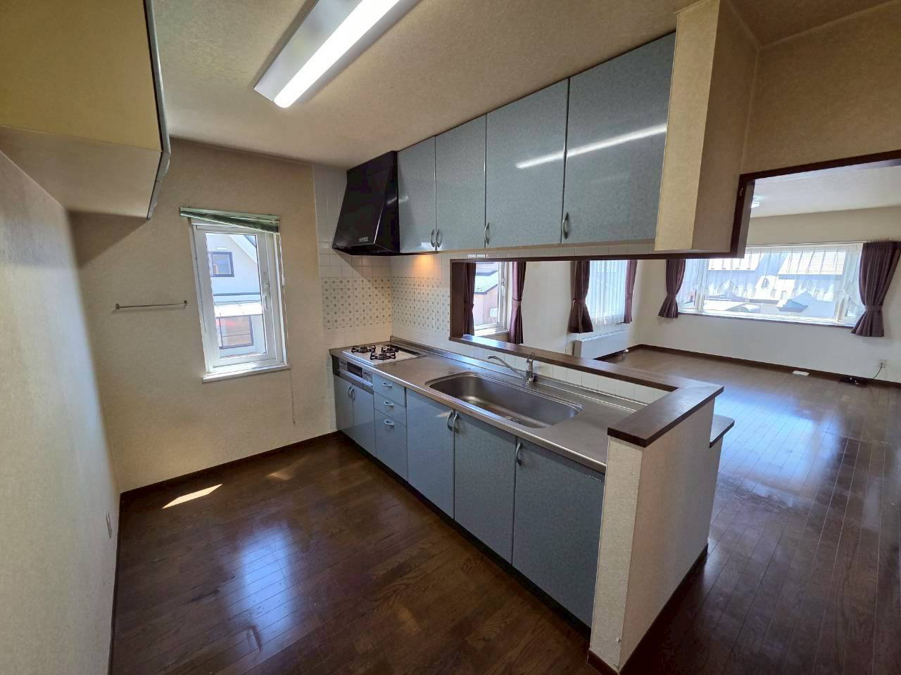 文苑4丁目【二世帯型】中古住宅のキッチン|2階キッチン