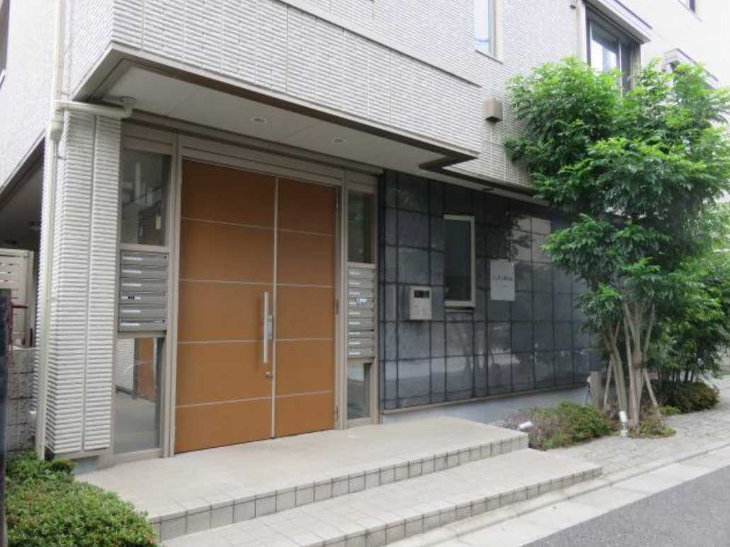 ジュネ三軒茶屋　積水ハウス施工　オートロック　駅近のエントランス