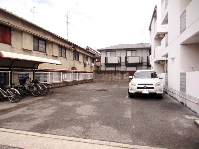 【駐車場】