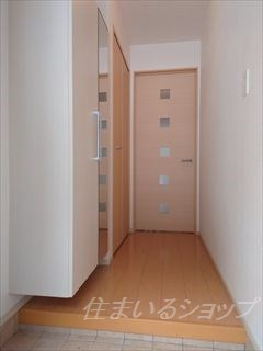 アート・ハウス　参番館の玄関|ミラー付き大型シューズボックス