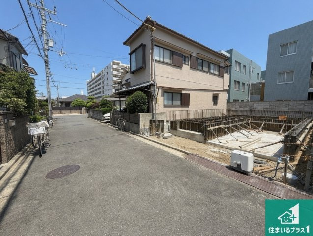 藤井寺市大井　新築一戸建ての前面道路含む現地写真|周辺は落ち着いた街並みの住宅地！子育てがしやすい住環境です！まだ未完成ですが、現地でしかわからない事もございます。是非一度ご覧ください。