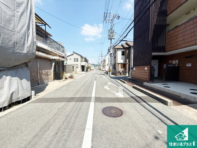 藤井寺市惣社　新築一戸建ての前面道路含む現地写真|周辺は落ち着いた街並みの住宅地！子育てがしやすい住環境です！まだ未完成ですが、現地でしかわからない事もございます。是非一度ご覧ください。