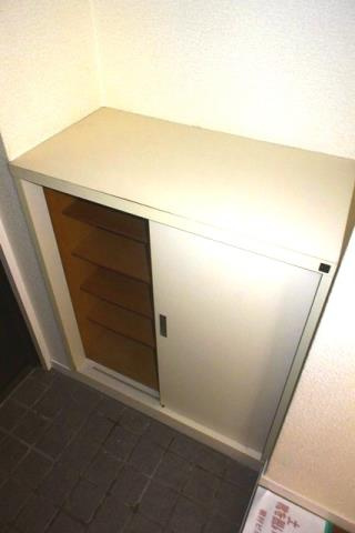 ファミール八代の玄関