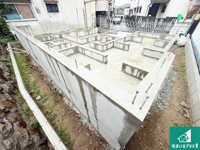 藤井寺市青山　新築一戸建ての外観|周辺は落ち着いた街並みの住宅地！子育てがしやすい住環境です！まだ未完成ですが、現地でしかわからない事もございます。是非一度ご覧ください。