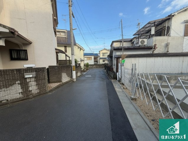 藤井寺市青山　新築一戸建ての前面道路含む現地写真|周辺は落ち着いた街並みの住宅地！子育てがしやすい住環境です！まだ未完成ですが、現地でしかわからない事もございます。是非一度ご覧ください。