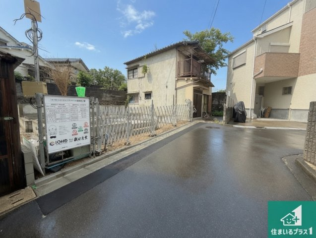 藤井寺市青山　新築一戸建ての前面道路含む現地写真|周辺は落ち着いた街並みの住宅地！子育てがしやすい住環境です！まだ未完成ですが、現地でしかわからない事もございます。是非一度ご覧ください。