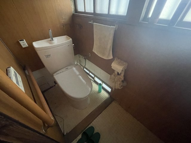 若葉町一戸建のトイレ