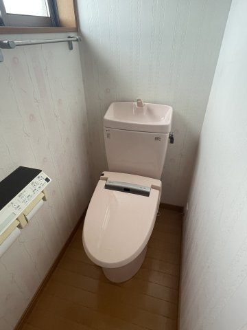 春日町　戸建のトイレ