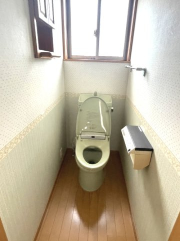 春日町　戸建のトイレ