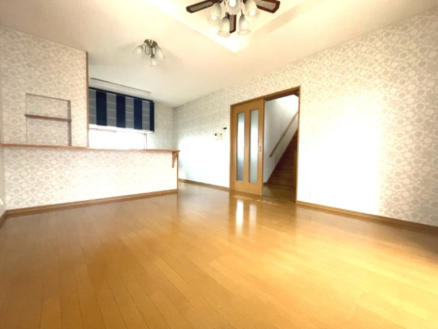 春日町　戸建の居間・リビング