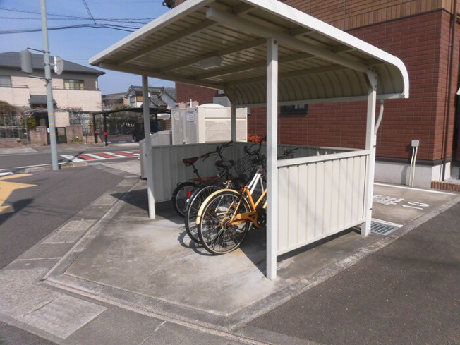 【その他共用部分】 | サーフスリー曽師 B棟 | 駐輪場