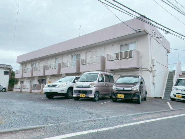 ジュネス吉田台の駐車場