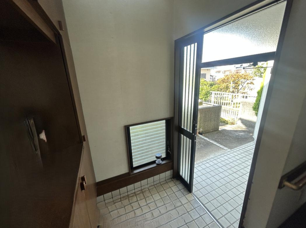 常陸太田市天神林町　中古戸建の玄関