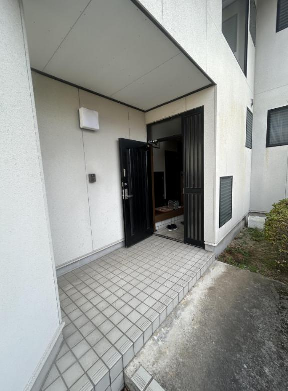 常陸太田市天神林町　中古戸建の玄関