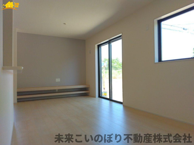 【居間・リビング】 | 一日の中で多くの時間を過すことになるリビングダイニングだからこそ、いつも穏やかな空間であることが必然。爽やかな通風と採光を存分に感じる事が出来る空間です。