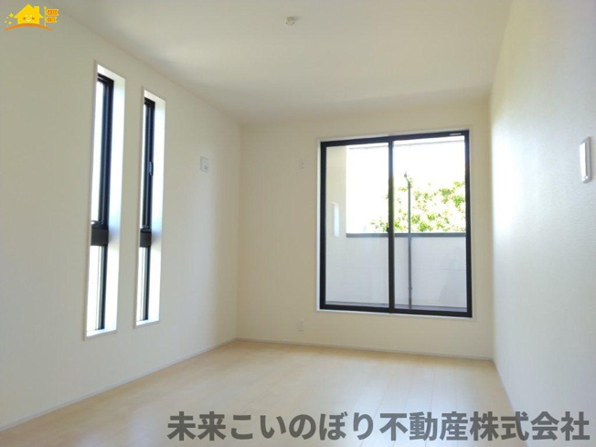 【寝室】 | 主寝室は大型ベッドもラクラク設置できます♪ゆとりある動線も確保でき、ゆったりとお寛ぎいただけます♪