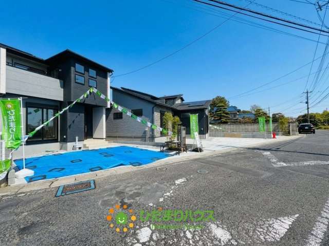 久喜市栗原　新築一戸建て　01の前面道路含む現地写真