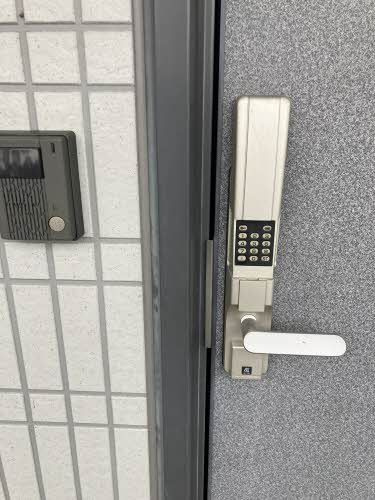 カオリーモ青山 Ａの玄関