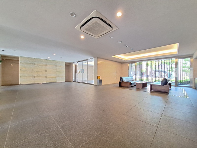 【ロビー】 | レーベンハイム光が丘公園（成増店） | 落ち着きのあるロビー。