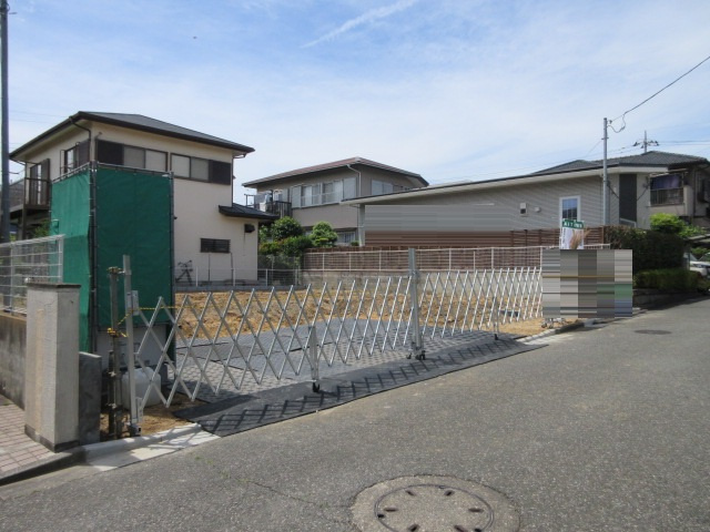 【仲介手数料無料】新築戸建　鳩山町鳩ヶ丘1-25-3（全1棟）の前面道路含む現地写真