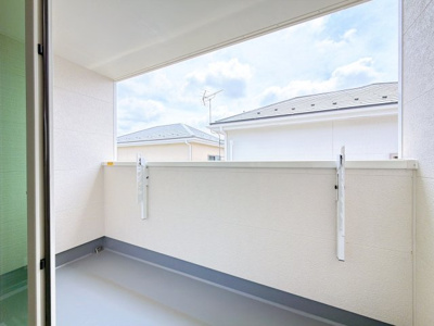 【バルコニー】 | 玉村町南玉　新築住宅 | お日さまがほほえむバルコニー。気持ち良い風と青く広がる空。思わず深呼吸したくなる。