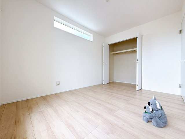 【洋室】 | 玉村町南玉　新築住宅 | さまざまにカスタマイズしていただけるシンプルなデザインの内装。ご自身で素敵な空間を創り上げられます。