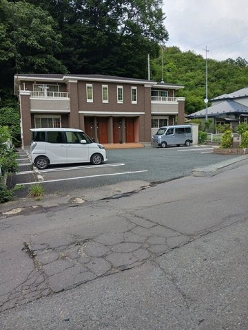 シュウェット　メゾンの駐車場