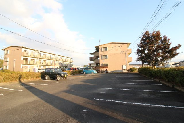 ピアコート旭の駐車場