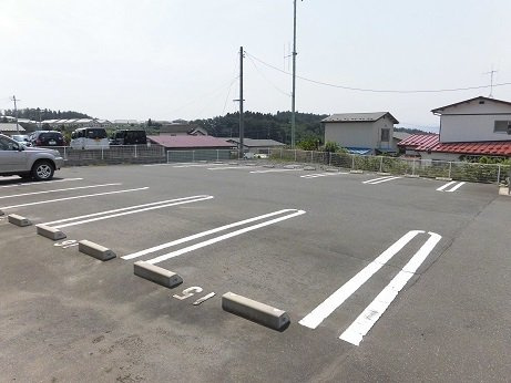 リサージⅡの駐車場