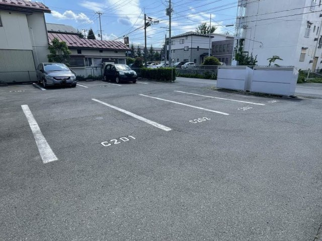 カオリーモ青山 Ｃの駐車場
