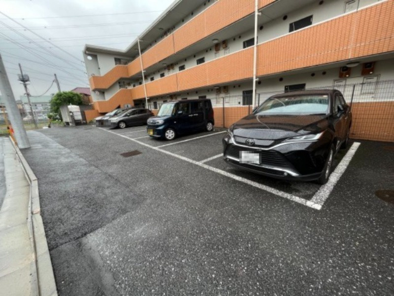 シルクガーデンの駐車場