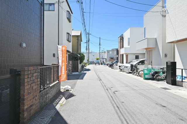 西宮市段上町6丁目中古戸建｜3SLDK＋駐車1台可の前面道路含む現地写真|前面道路　幅員約6ｍ