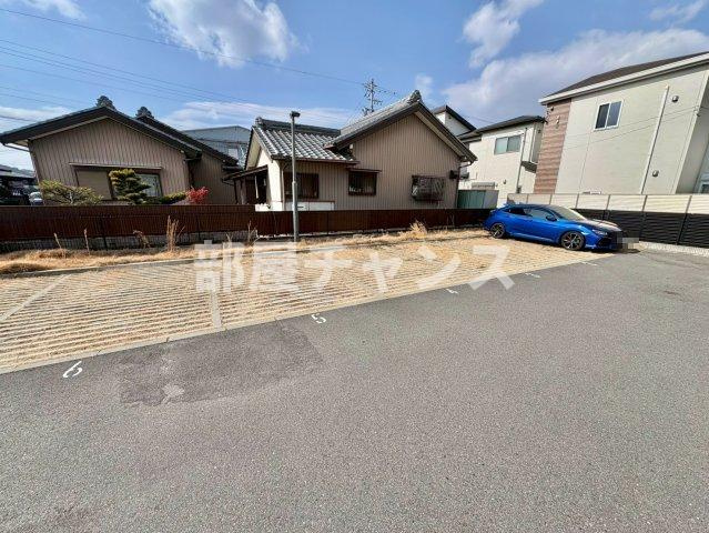 BMG RESIDENCEの駐車場