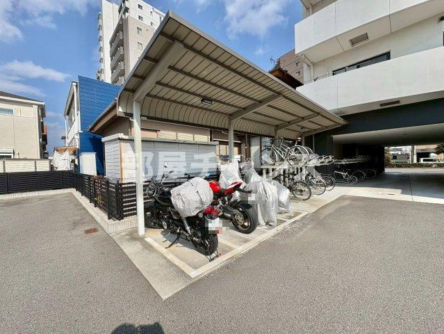 BMG RESIDENCEの駐車場
