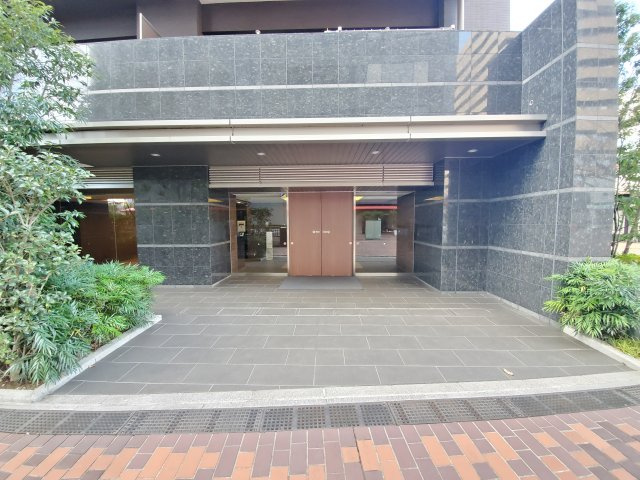 オートロック付きのエントランスです。