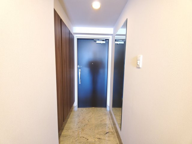 収納もある玄関です